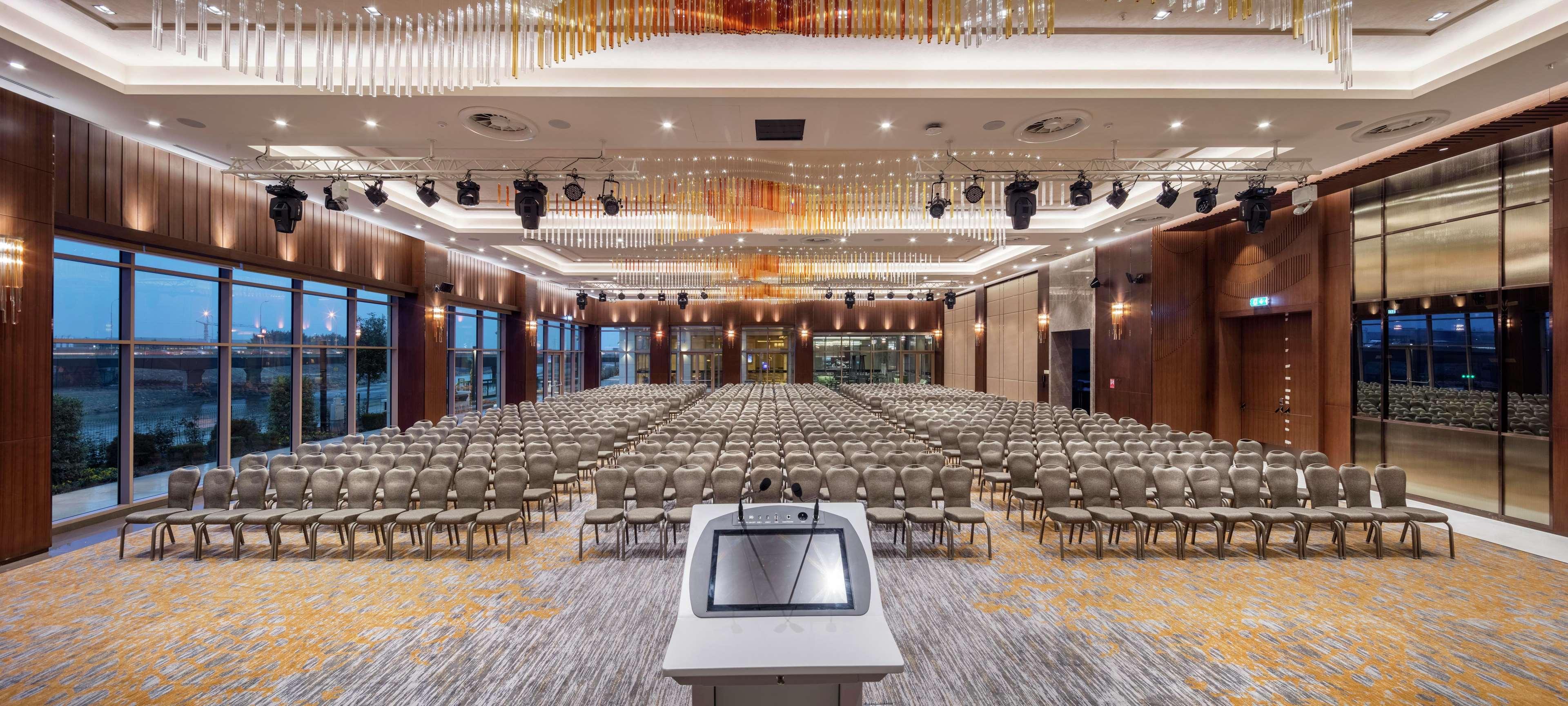Hotel Doubletree By Hilton Skopie Exterior foto The Grand Ballroom