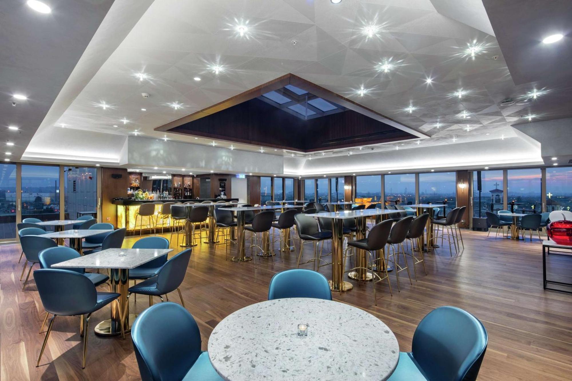 Hotel Doubletree By Hilton Skopie Exterior foto The Club lounge at London Heathrow Airport