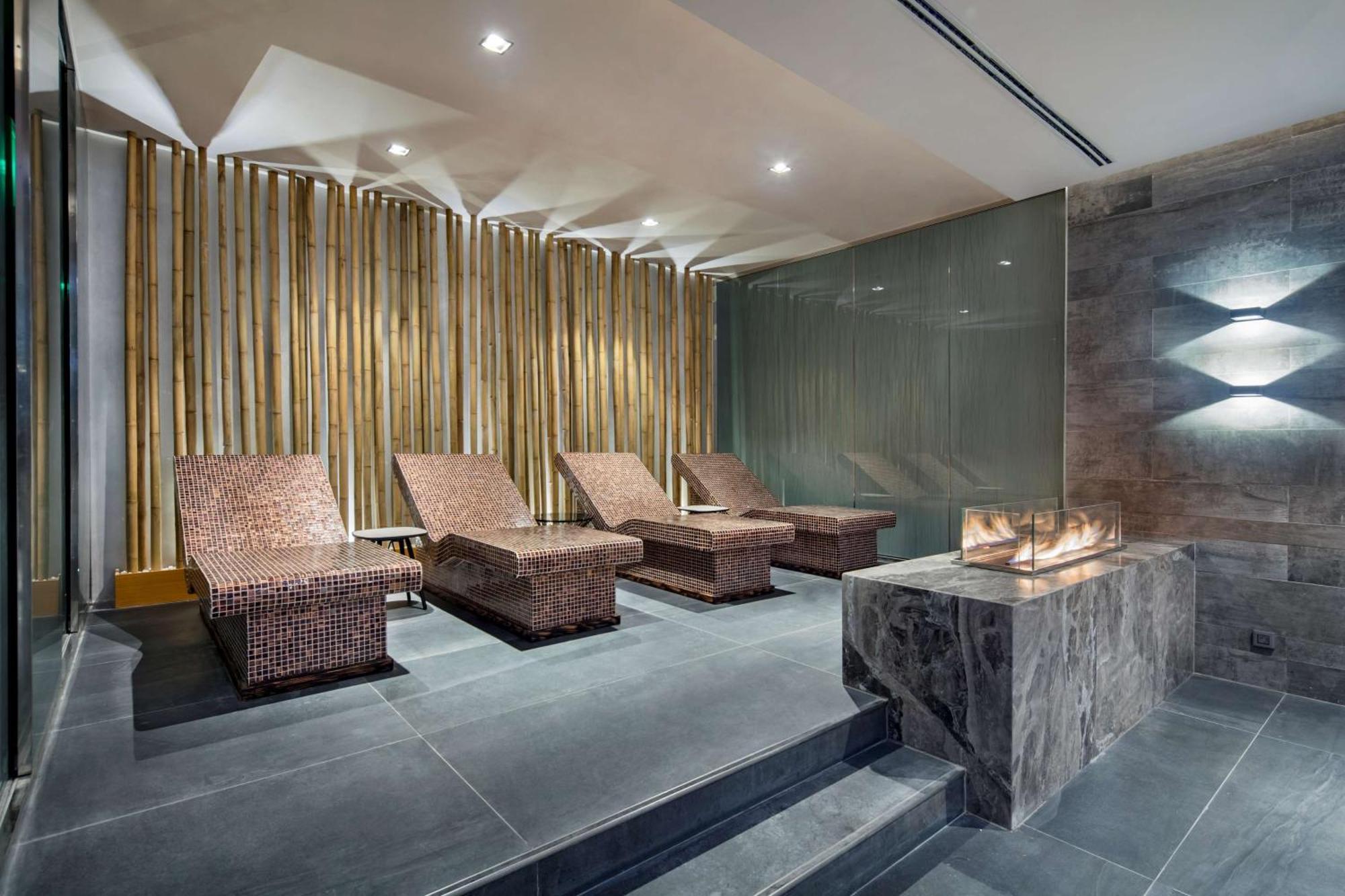 Hotel Doubletree By Hilton Skopie Exterior foto The spa at The Dorchester