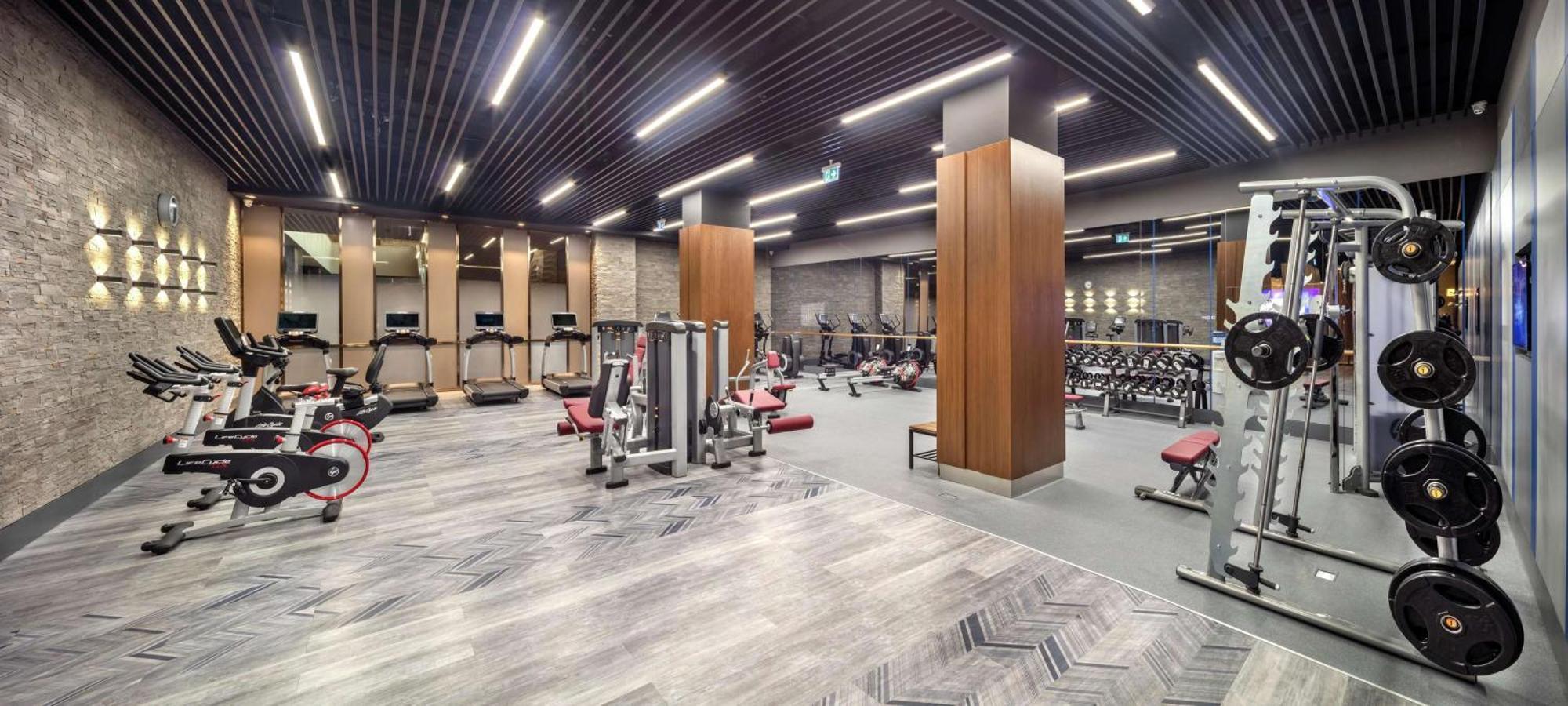 Hotel Doubletree By Hilton Skopie Exterior foto The gym at the Ritz-Carlton, DIFC