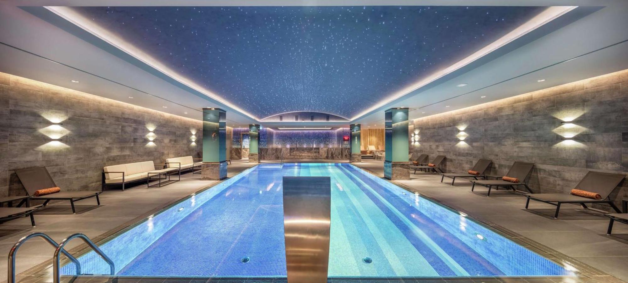 Hotel Doubletree By Hilton Skopie Exterior foto The pool at The Spa at The Standard East Village