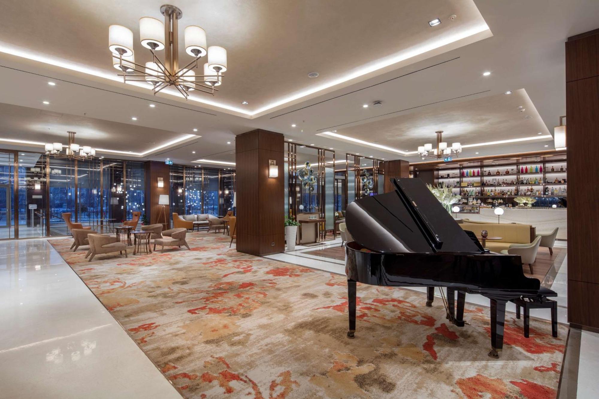 Hotel Doubletree By Hilton Skopie Exterior foto The Lounge at the airport