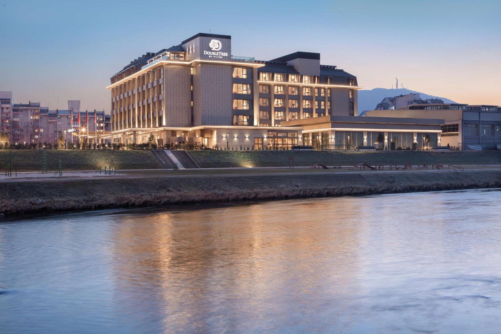 Hotel Doubletree By Hilton Skopie Exterior foto The Westin Chosun Hotel
